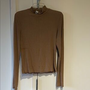 Alo Yoga Mock Meck Long Sleeve size medium